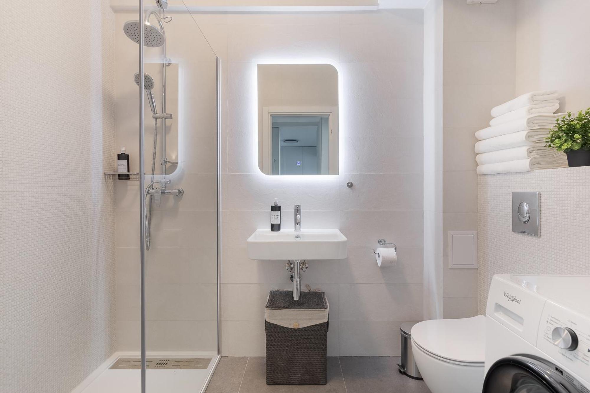 Urban Suite- Luxe 2br With Balcony And Parking Appartamento *